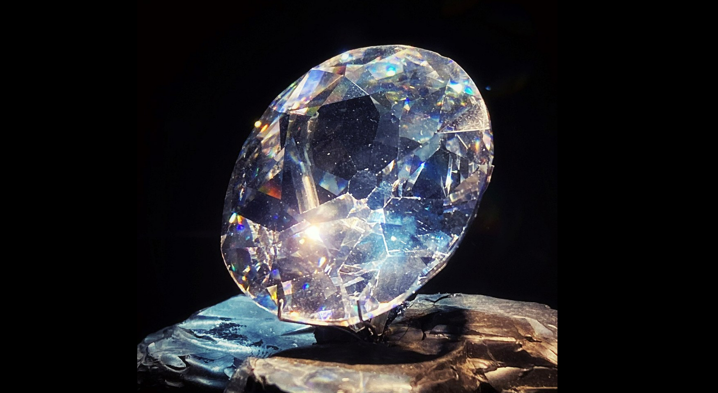 Le plus gros diamant bleu du monde vendu pour 55,5 millions d'euros - La  Libre