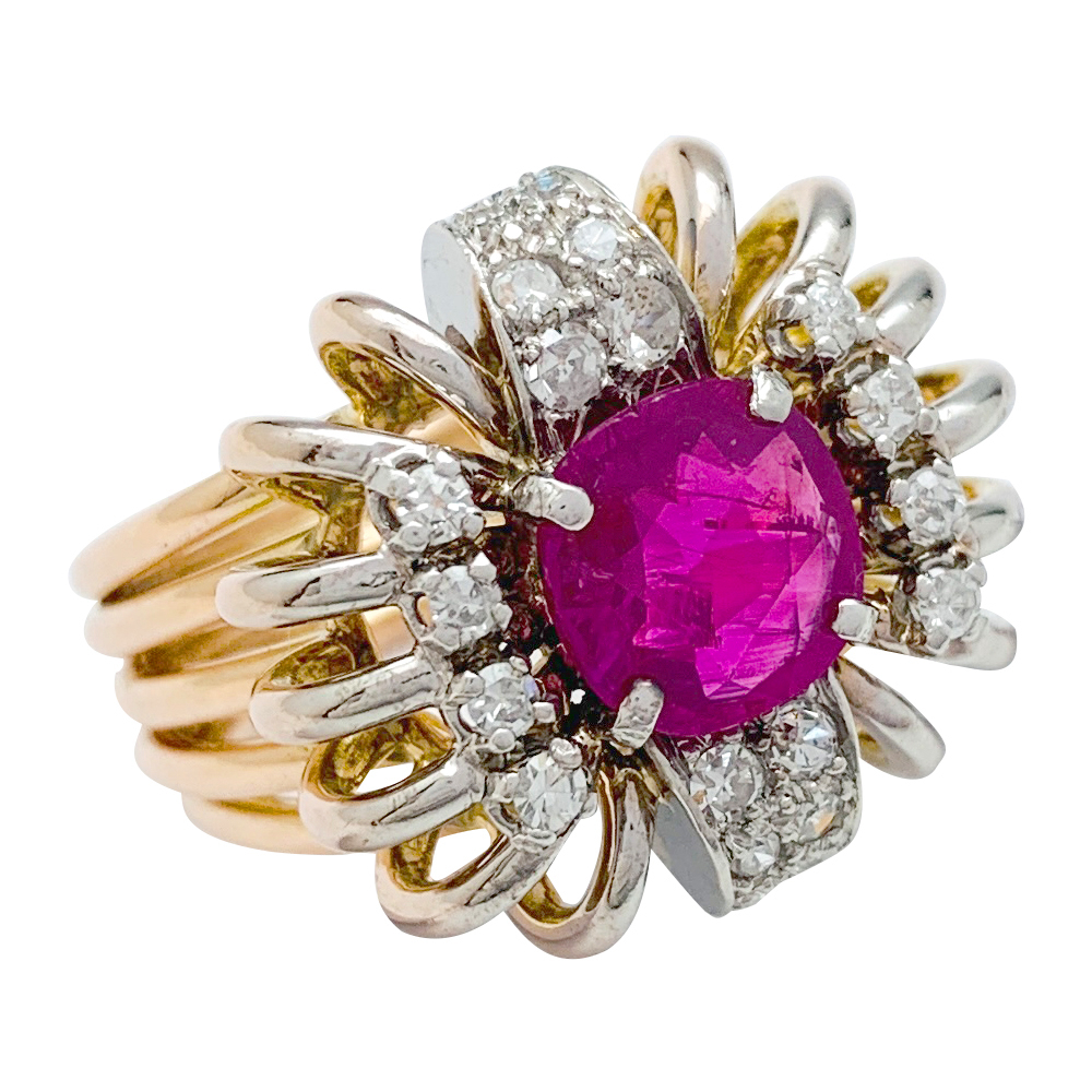 Vintage ring (1950) 18k gold with a Burmese ruby and diamonds