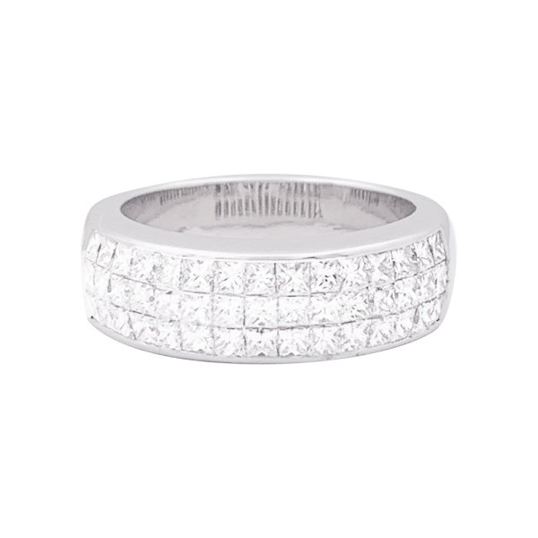 Bague pavage or blanc, diamants princesse.