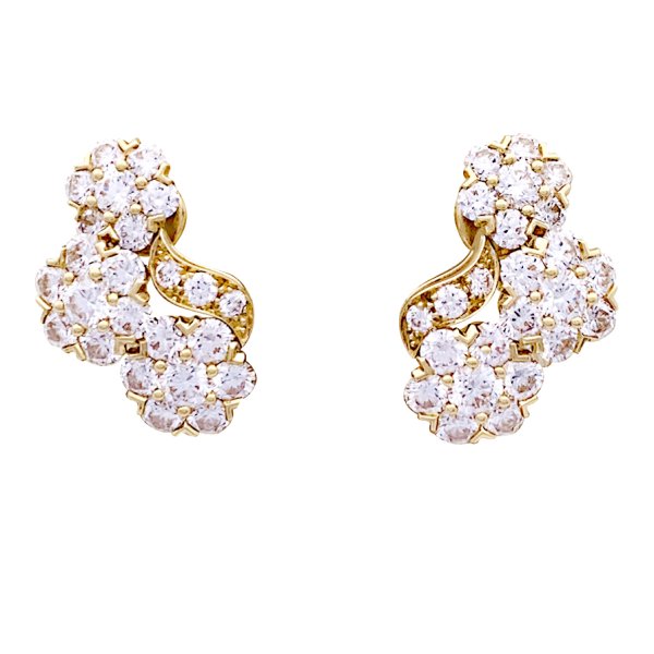 Boucles d'oreilles Van Cleef & Arpels "Snowflake" or jaune, diamants.