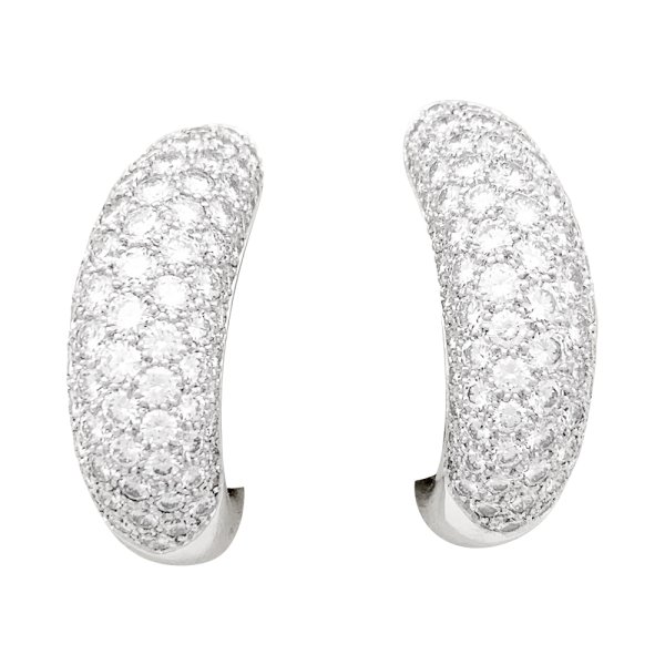Boucles d'oreilles Chaumet "Hommage à Venise" or blanc, diamants.