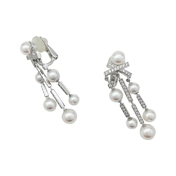 Paire de boucles d’oreilles signée Chanel, “Matelassé”, en or blanc 750 ...