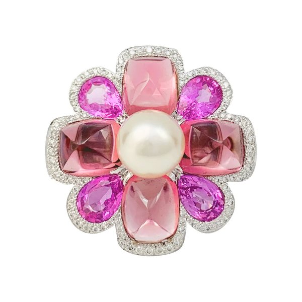 Bague Chanel, "San Marco", or blanc, perle, saphirs roses, tourmalines roses, diamants.