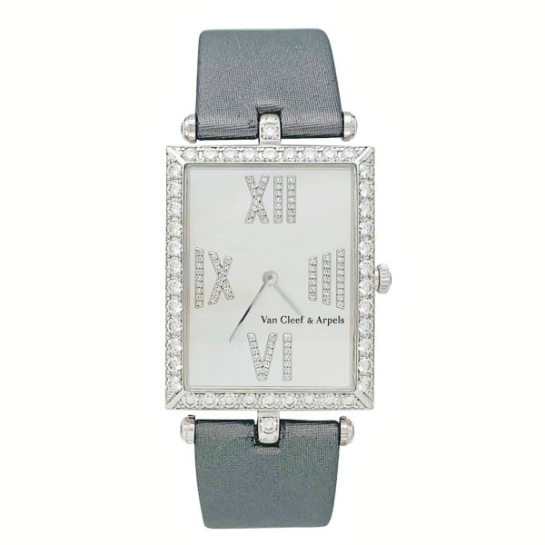 Montre Van Cleef & Arpels, "Classique Arpels" en or blanc, diamants, nacre et satin.