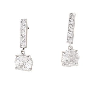 Boucles d'oreilles or blanc, diamants.