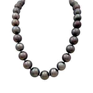 Collier perles de Tahiti, or blanc, diamants.