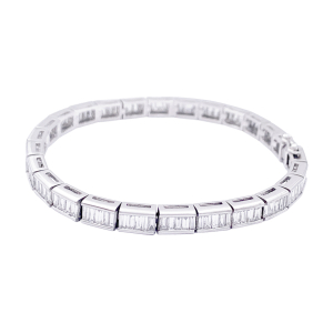 Tennis bracelet, white gold, baguette-cut diamonds.