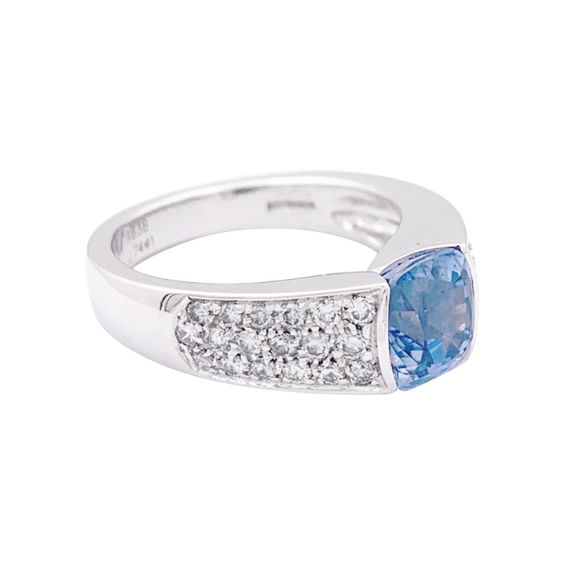 Boucheron white gold, sapphire and diamonds ring.