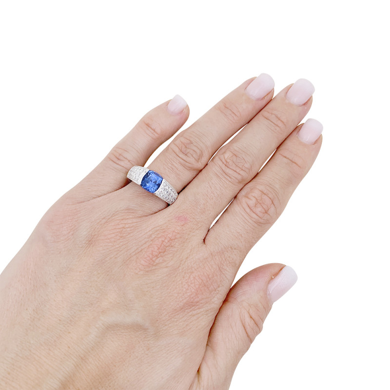 Boucheron white gold, sapphire and diamonds ring.