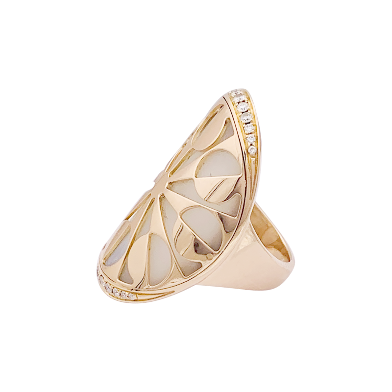 Bague Bulgari "Intarsio" or rose, nacre, diamants.