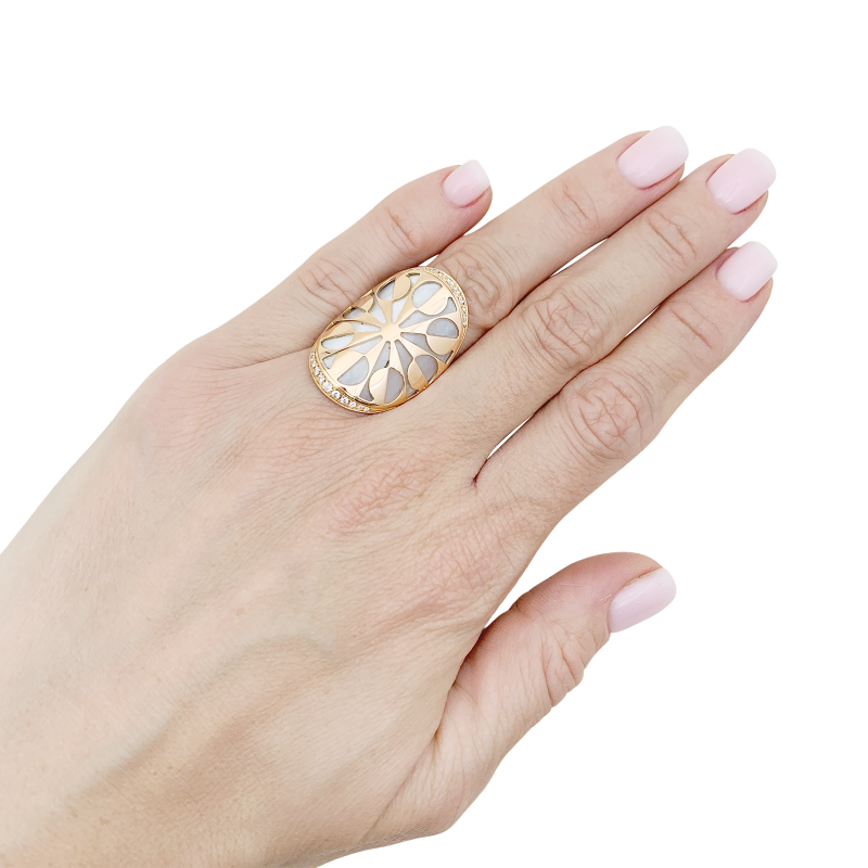 Bague Bulgari "Intarsio" or rose, nacre, diamants.