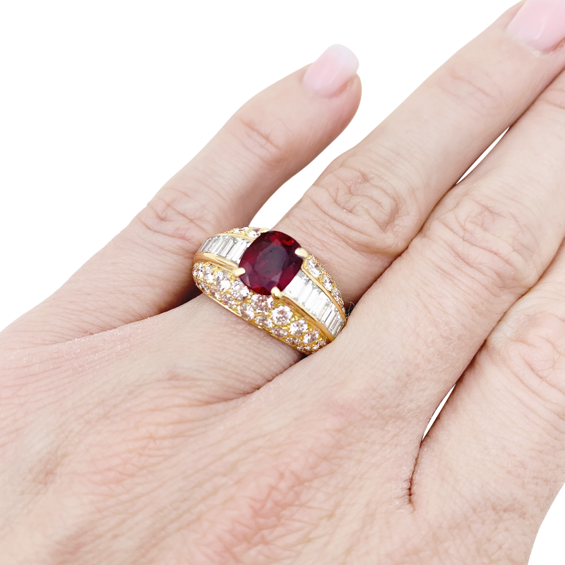 Bague Cartier "Gina" or jaune, diamants, rubis.