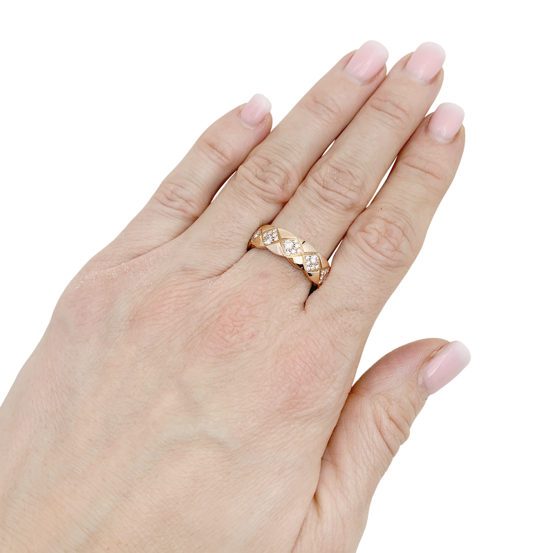 Bague Chanel, "Coco Crush", or beige, diamants.