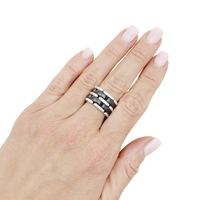 Bague Chanel,"Ultra", en or blanc, céramique noire et diamants.