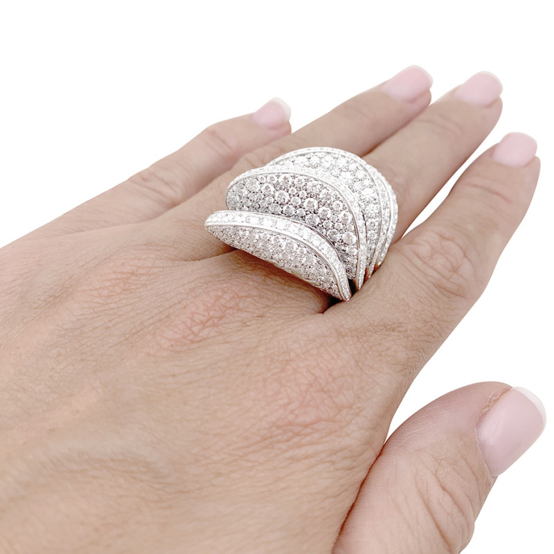 De Grisogono ring "Onde" white gold, diamonds.