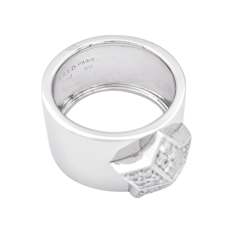 Bague Fred, "Lucifer", or blanc, diamants.