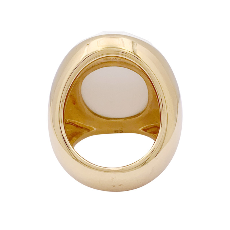 Bague Pomellato "Victoria" or jaune, cacholong.