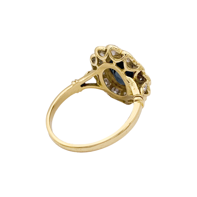 Bague Pompadour or jaune et blanc, saphir, diamants.