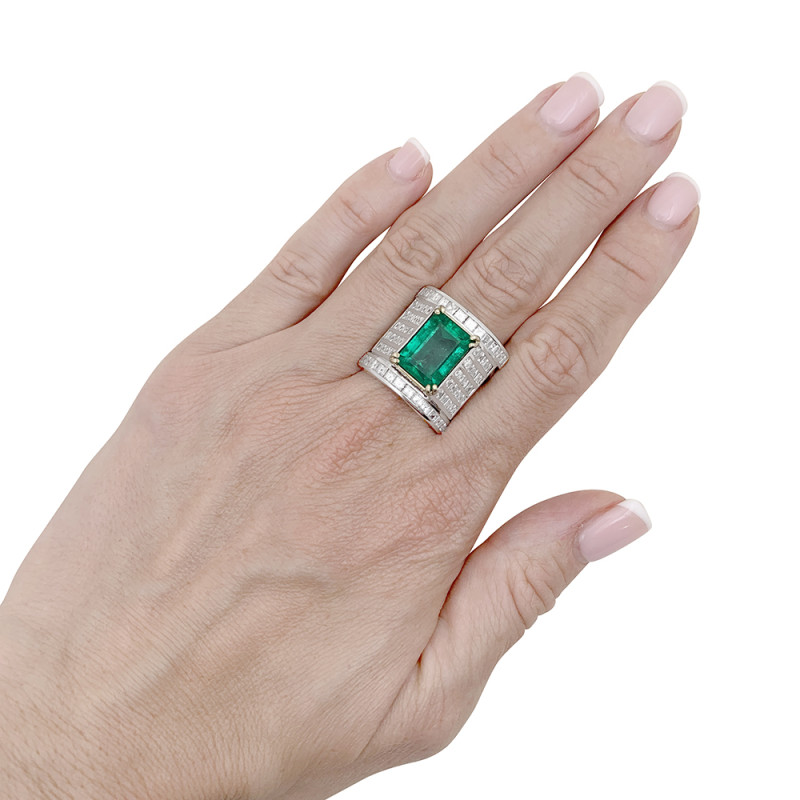 Repossi emerald, golds and diamonds ring.