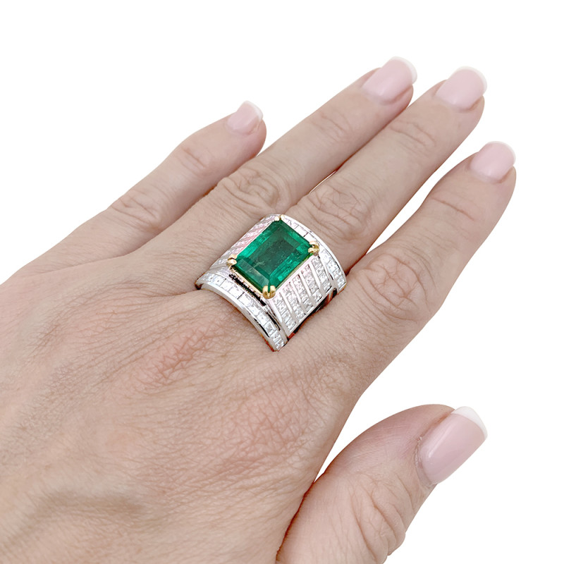 Repossi emerald, golds and diamonds ring.