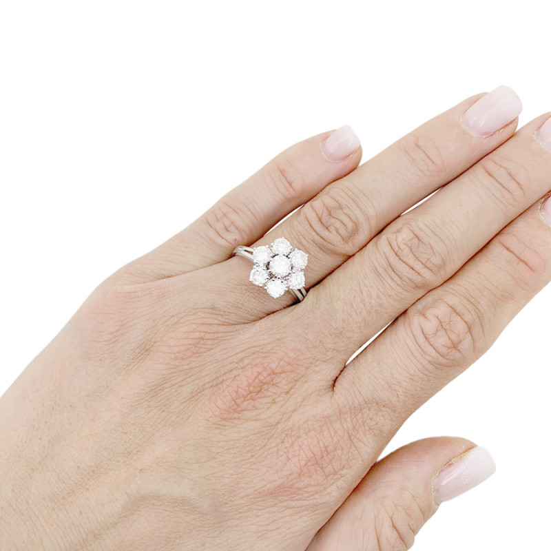 Bague marguerite or blanc, diamants.