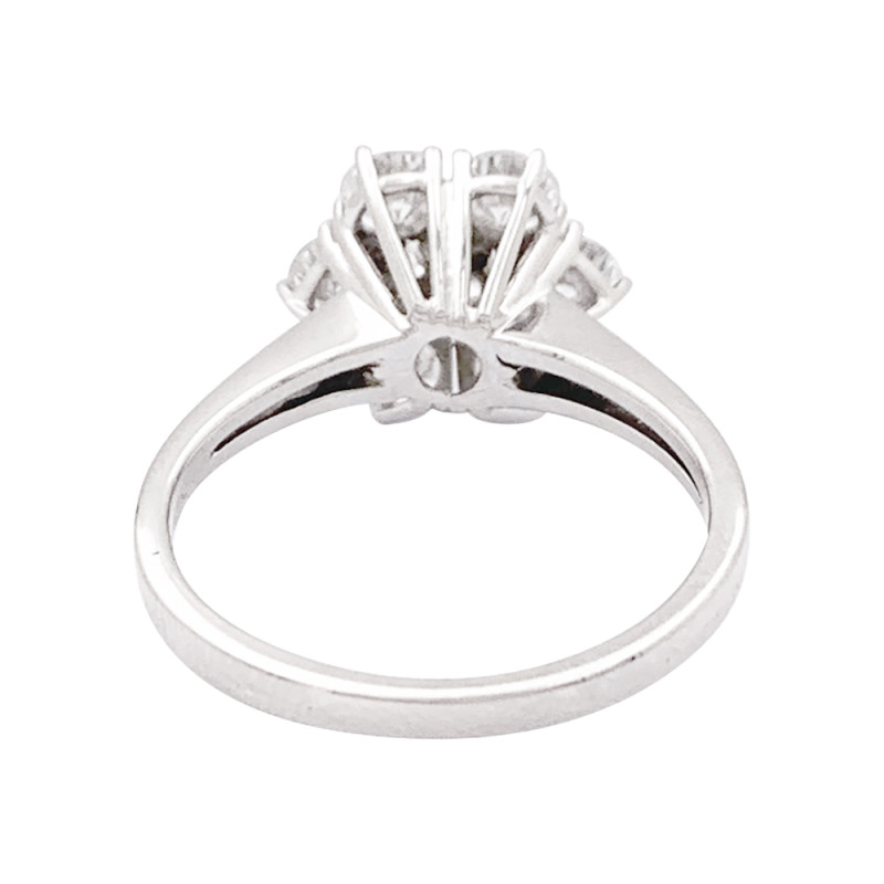 Bague marguerite or blanc, diamants.