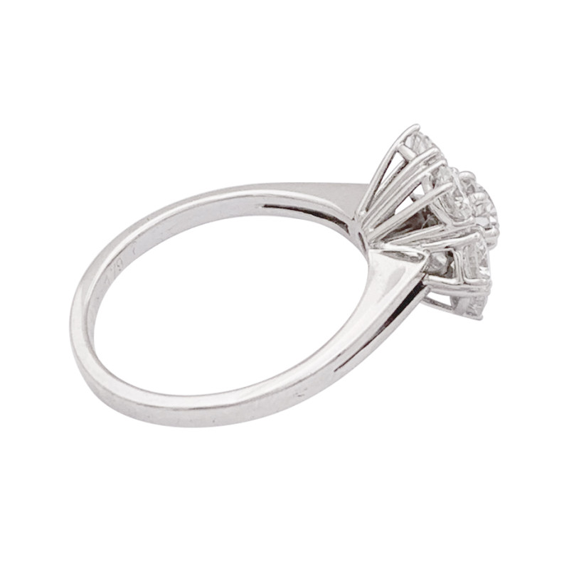 Marguerite ring, white gold, diamonds.