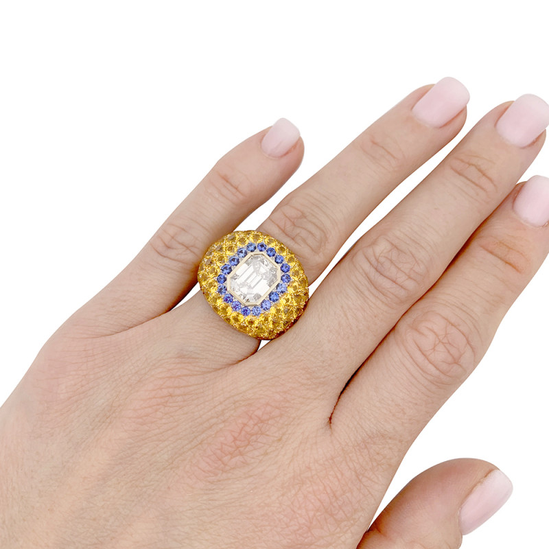 Bague or blanc, diamant brun 2,57 carats, pierres de couleurs.