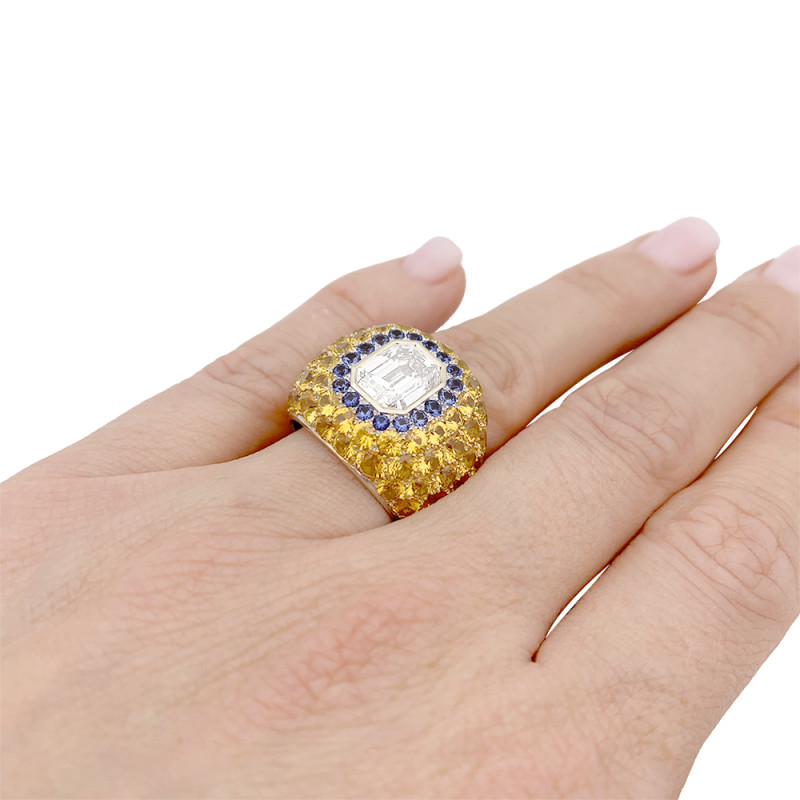 Bague or blanc, diamant brun 2,57 carats, pierres de couleurs.