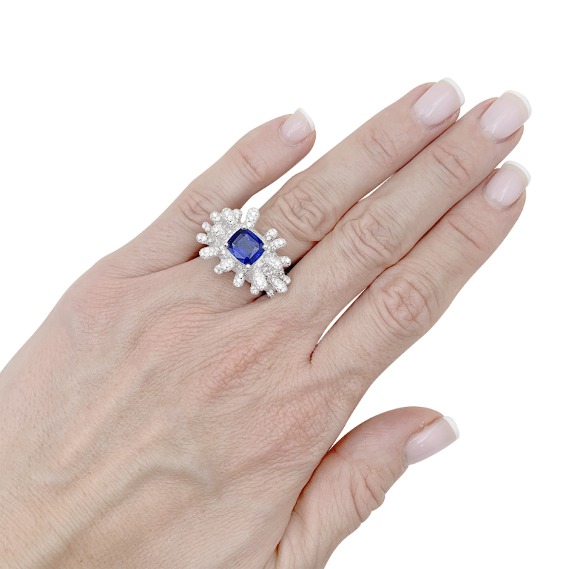 Sapphire, gold and diamonds ring.