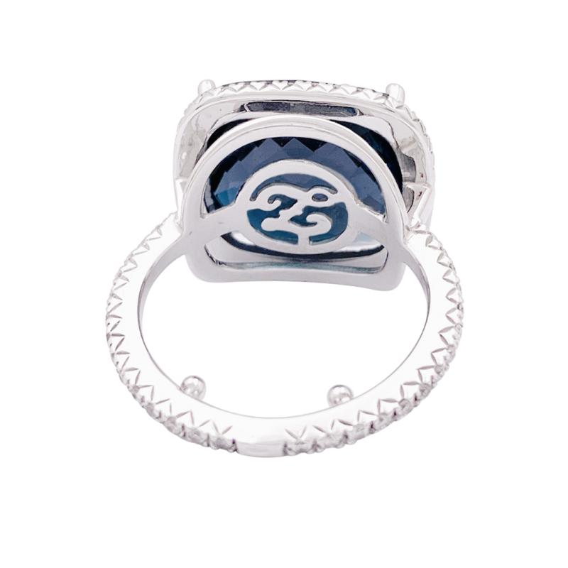 Bague or, topaze bleue, diamants.