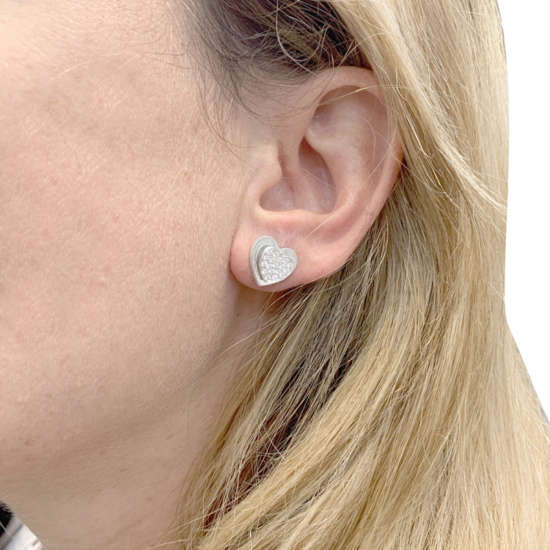 Boucles d'oreille Piaget "Coeur" or blanc, diamants.