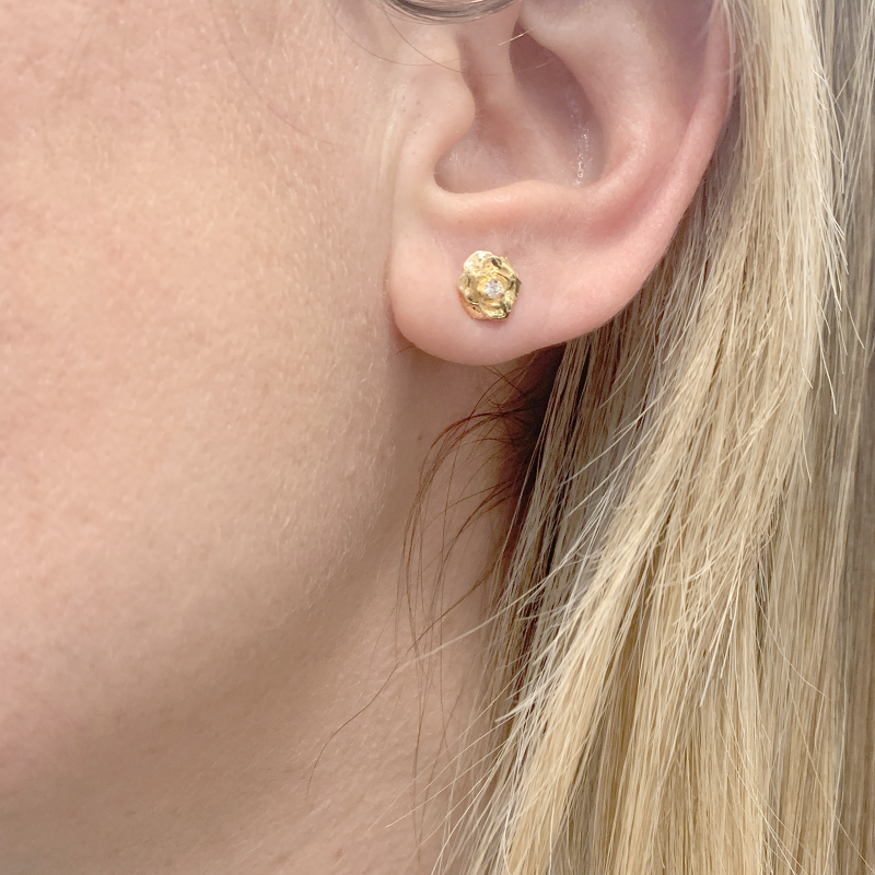 Boucles d'oreilles, "Rose Piaget", or jaune, diamants.