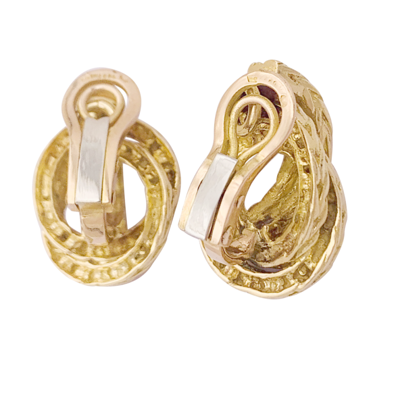 Hermès gold vintage earrings.