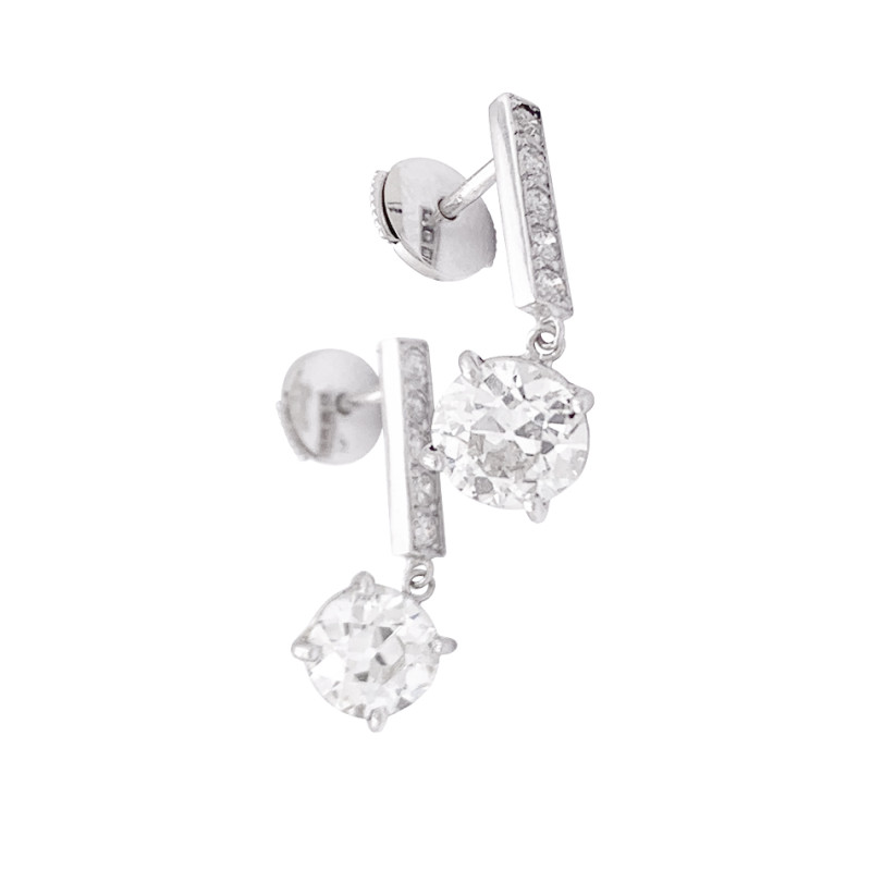 Boucles d'oreilles or blanc, diamants.