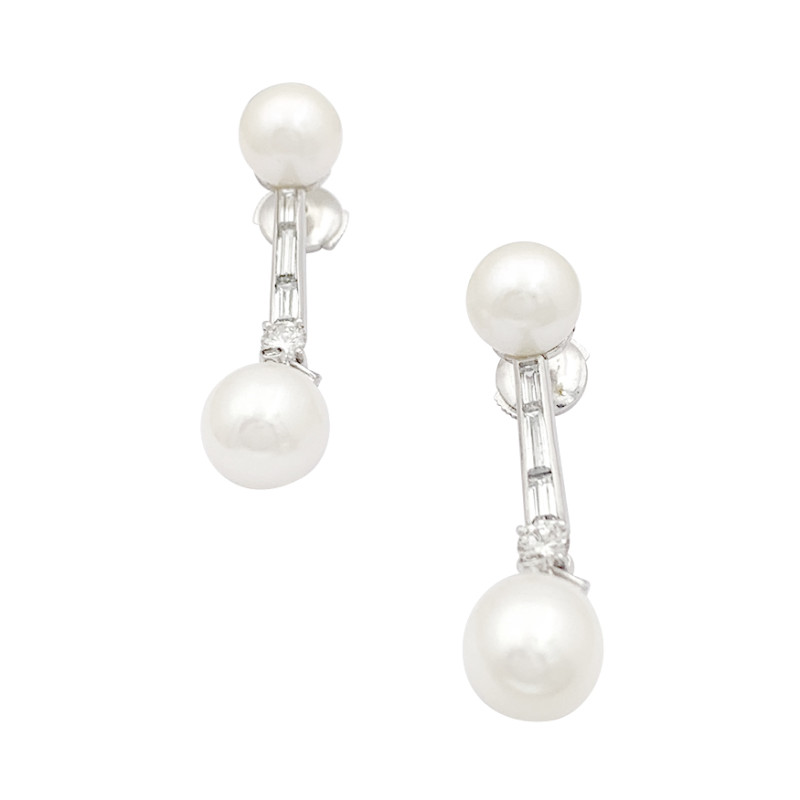 Boucles d'oreilles perles, diamants, platine, or blanc.