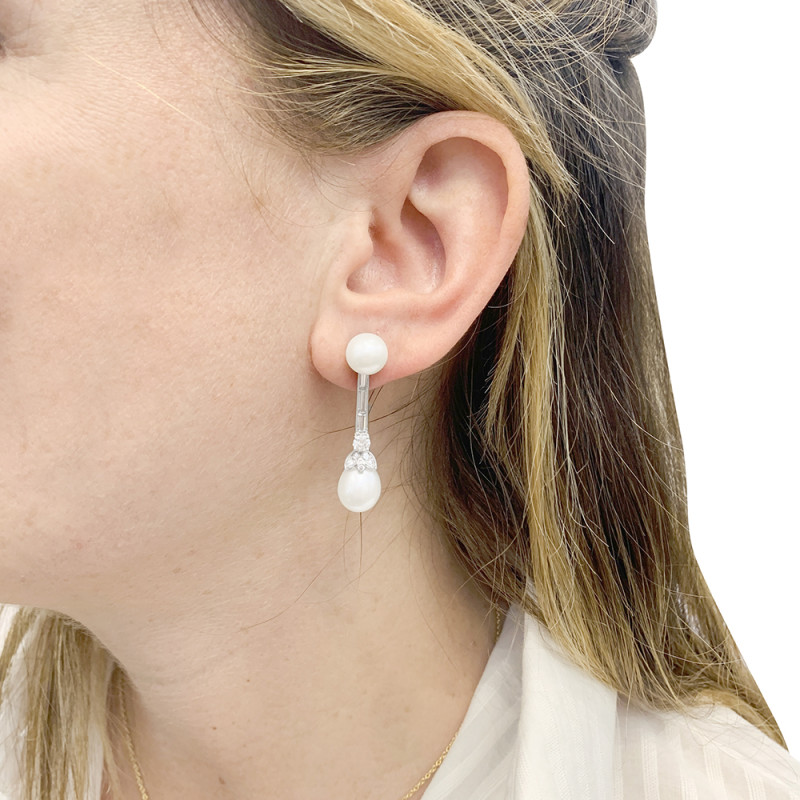 Boucles d'oreilles perles, diamants, platine, or blanc.