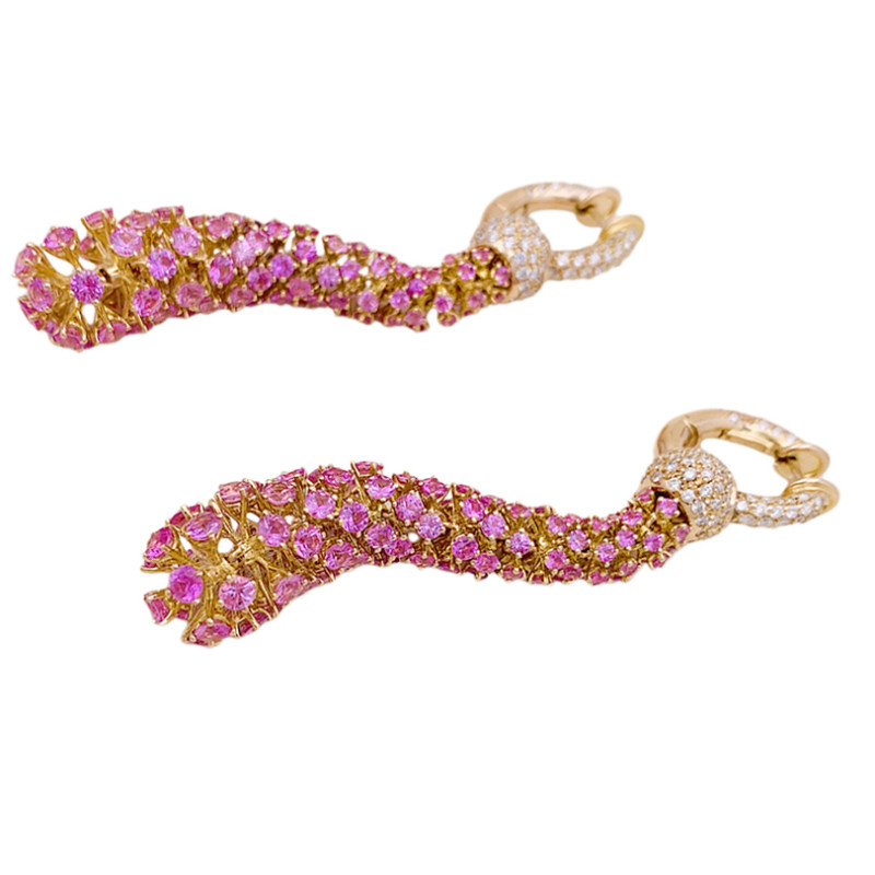 Boucles d'oreilles souples, or jaune, diamants, saphirs roses.