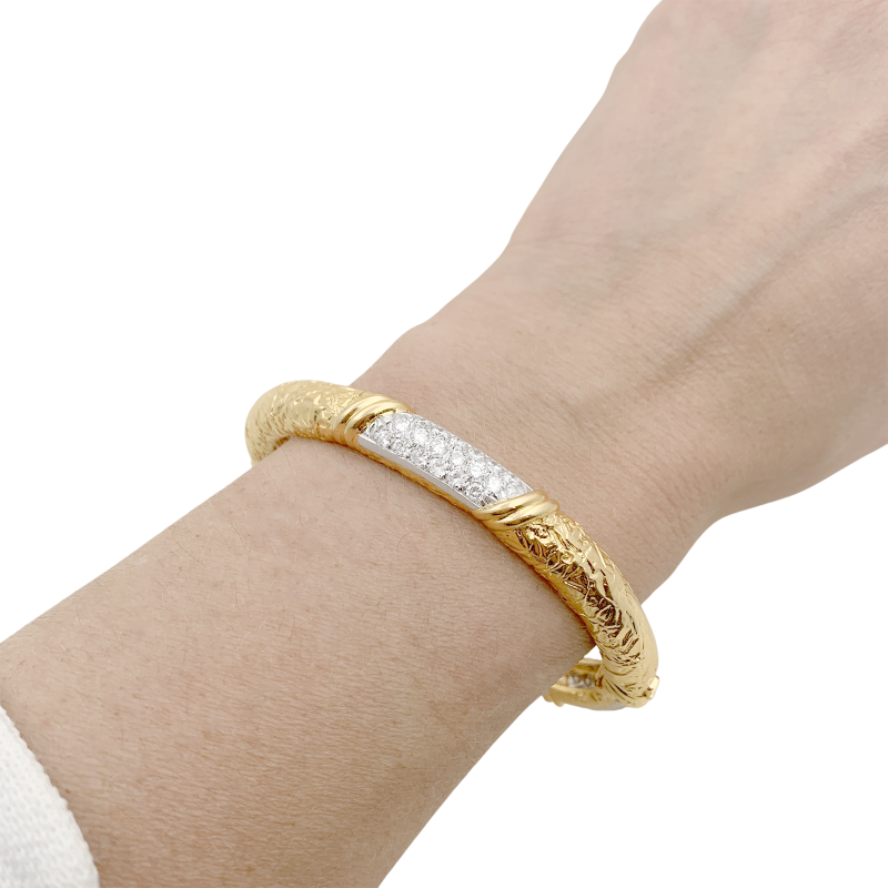 Bracelet jonc Van Cleef & Arpels, or jaune et diamants