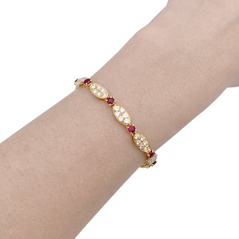 Van Cleef & Arpels gold, diamonds and rubies vintage bracelet, "Vintage Alhambra" collection.