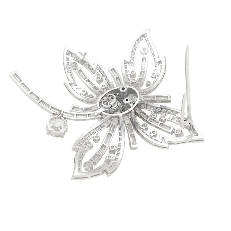 Broche "Fleur" platine, or blanc, diamants.