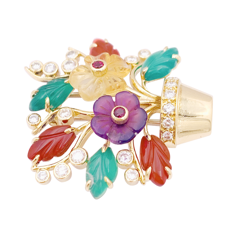 Clip "Fleurs" or jaune, diamants, rubis, pierres de couleur.