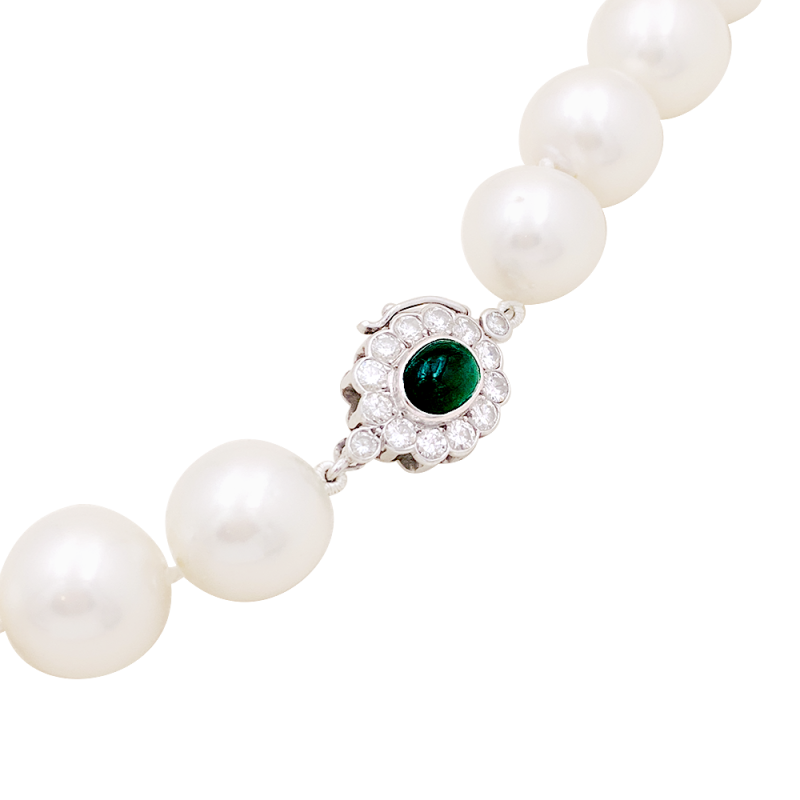 Collier de perles, or blanc et diamants.