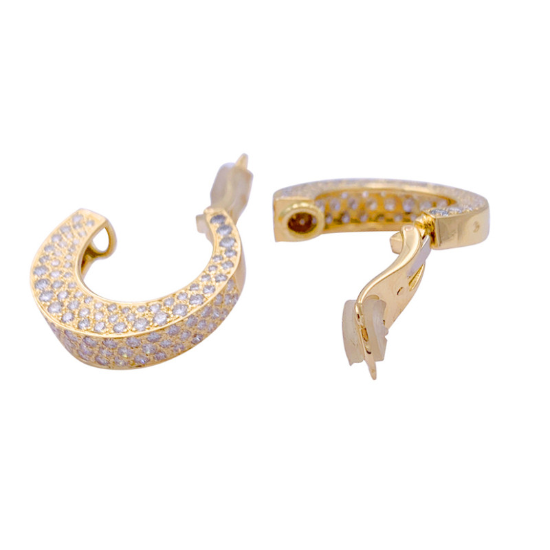 Clips d'oreilles O.J Perrin "Arena", or jaune, diamants.