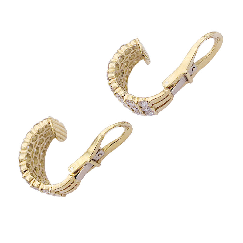 Yellow gold earrings, diamonds.