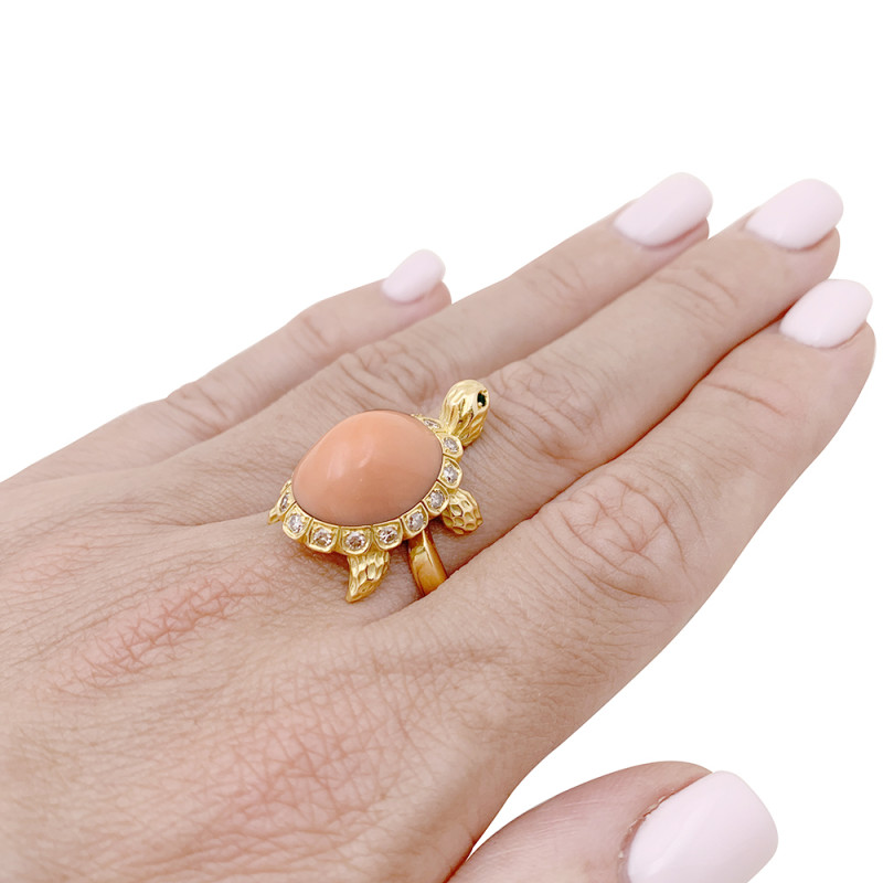 Bague Van Cleef & Arpels, "Tortue", or jaune, diamants, corail.