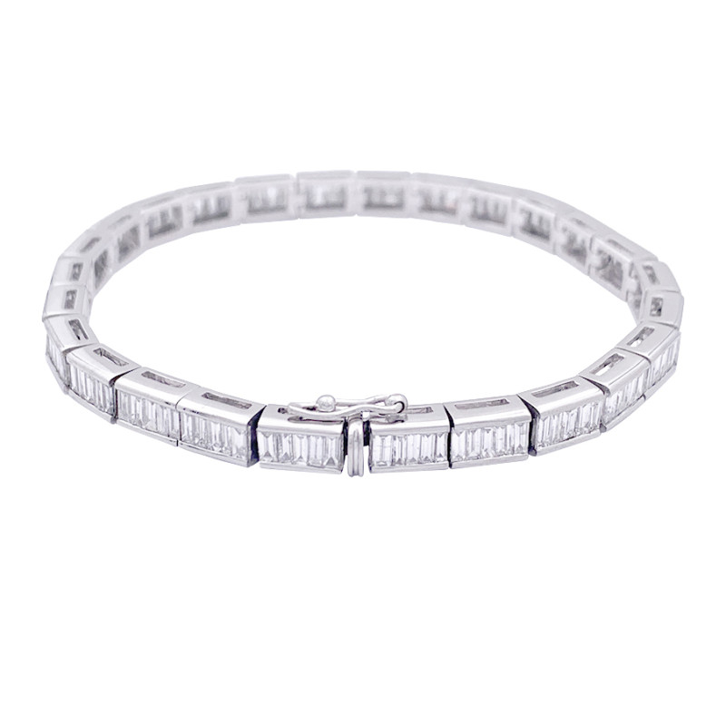 Gucci White Gold, Diamond and Pearl Flower Bracelet | Harrods KE