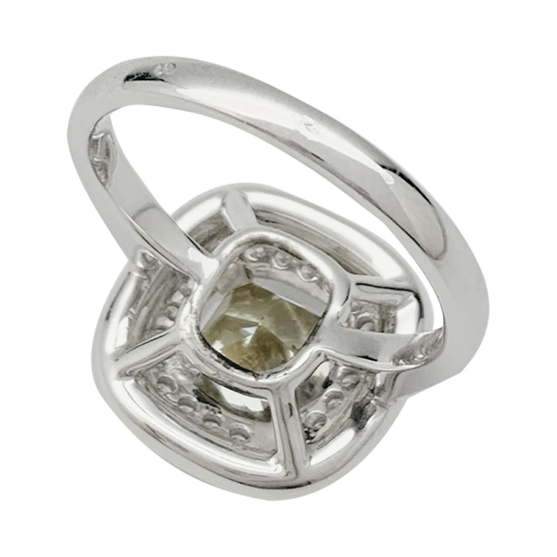 Bague en or blanc à entourage, centre diamant jaune 2,01 carats.