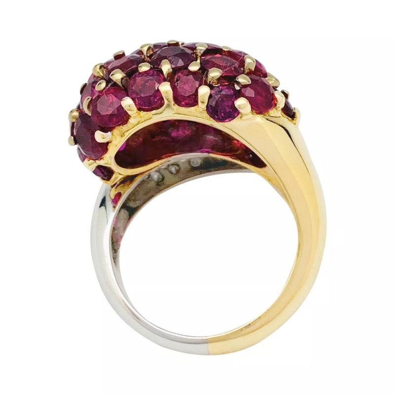 Two golds rubies and diamonds ring. 52