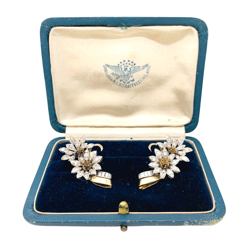 Boucles d'oreilles, "Edelweiss", en or jaune, platine et diamants.